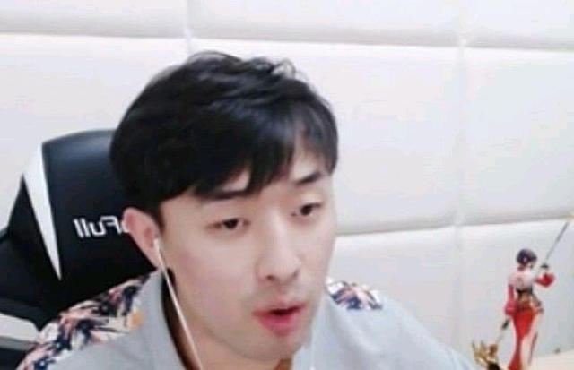 dnf公益服“流年”游戏脱坑？曾经公认第一鬼泣，18圣耀短剑